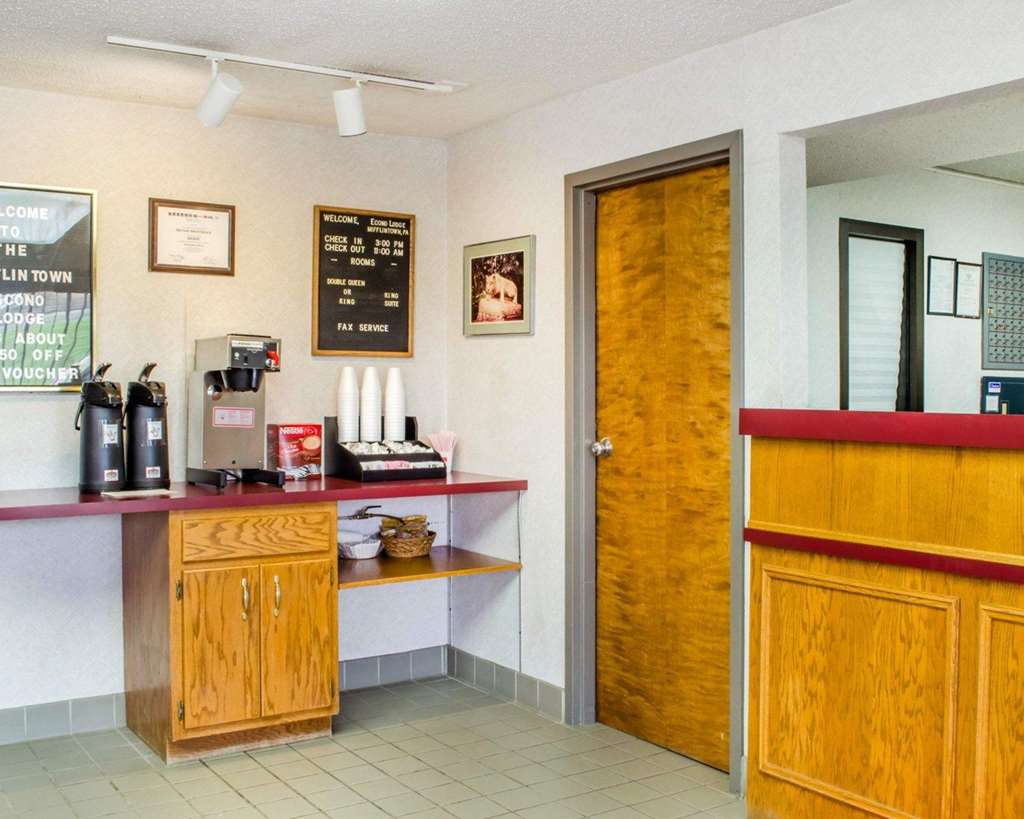 Econo Lodge Mifflintown - photo 16