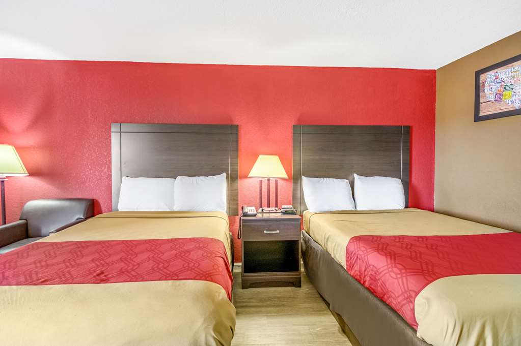 Econo Lodge Andalusia - photo 20