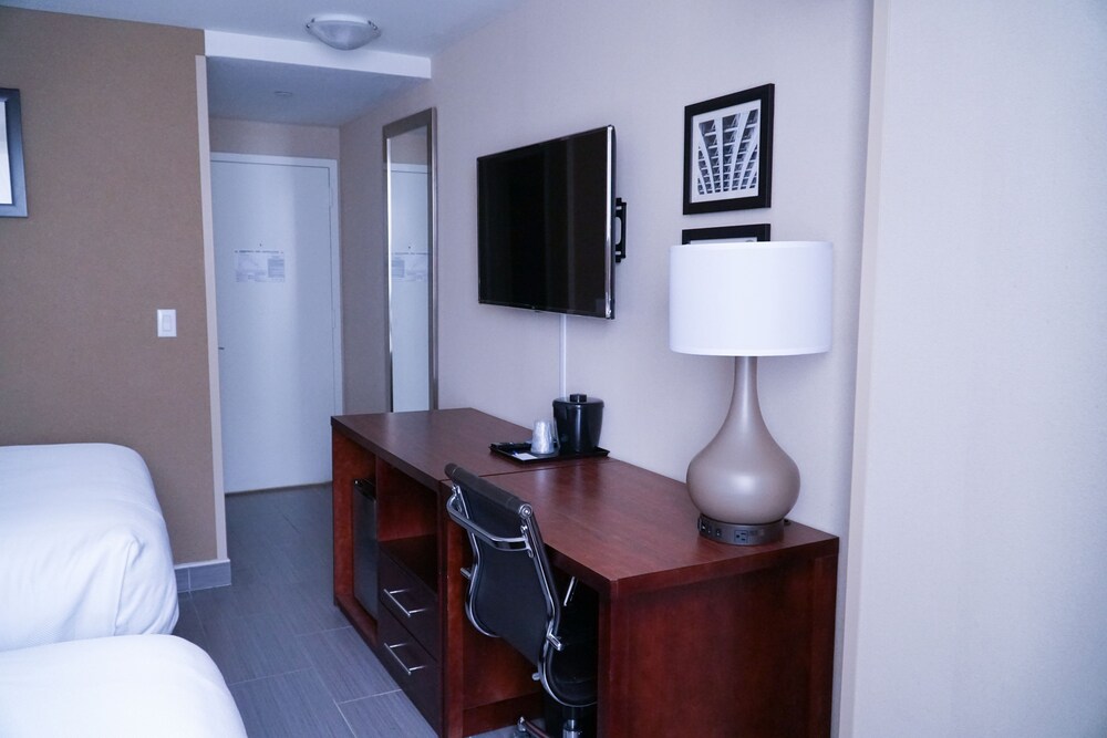 Hotel Mint JFK Airport - photo 9