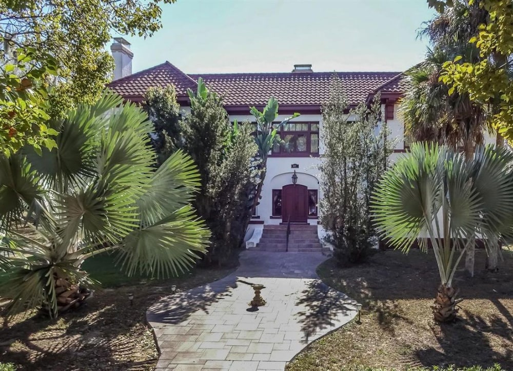 Sebring Spanish Chateau - photo 5