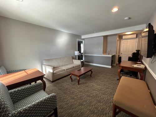 Golden Gables Inn Dazzler Select by Wyndham - photo 57