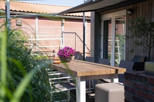 Table D'hote Teune & Janna — 4-Star Luxury Hotel in Zoutelande, Netherlands