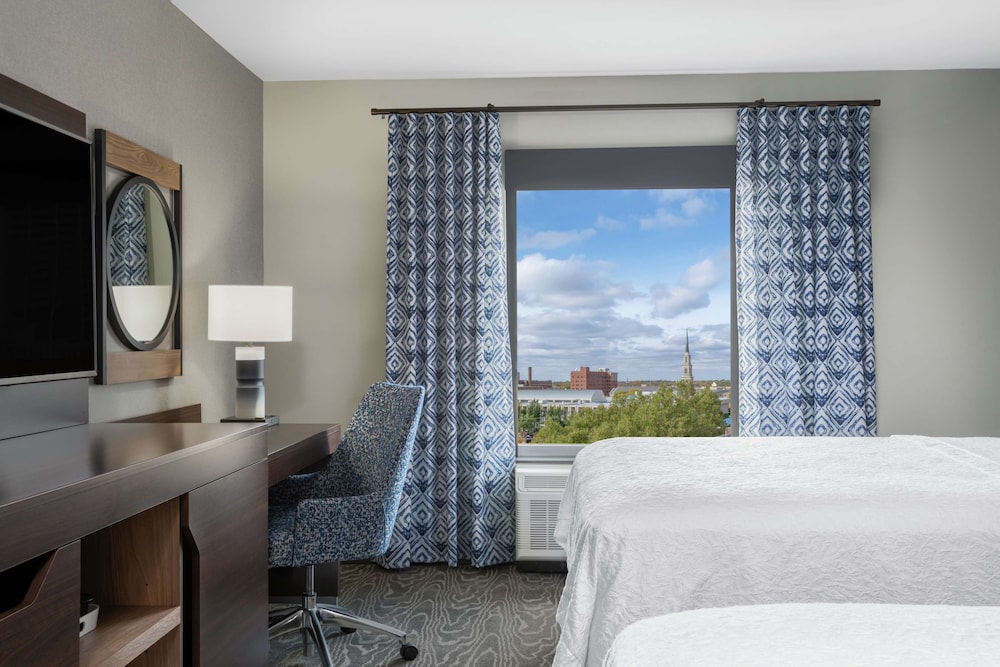 Hampton Inn & Suites Fort Wayne Downtown - photo 12