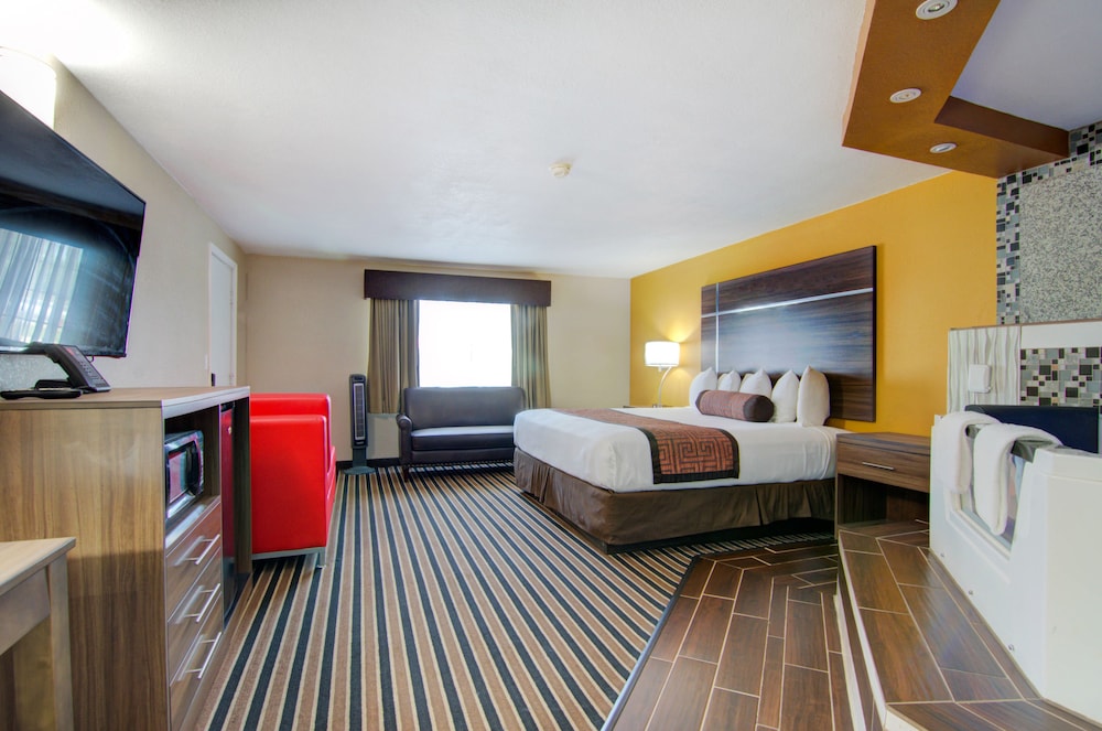 Westbridge Inn and Suites - photo 26