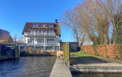 Beautiful Home In Loosdrecht With Wifi