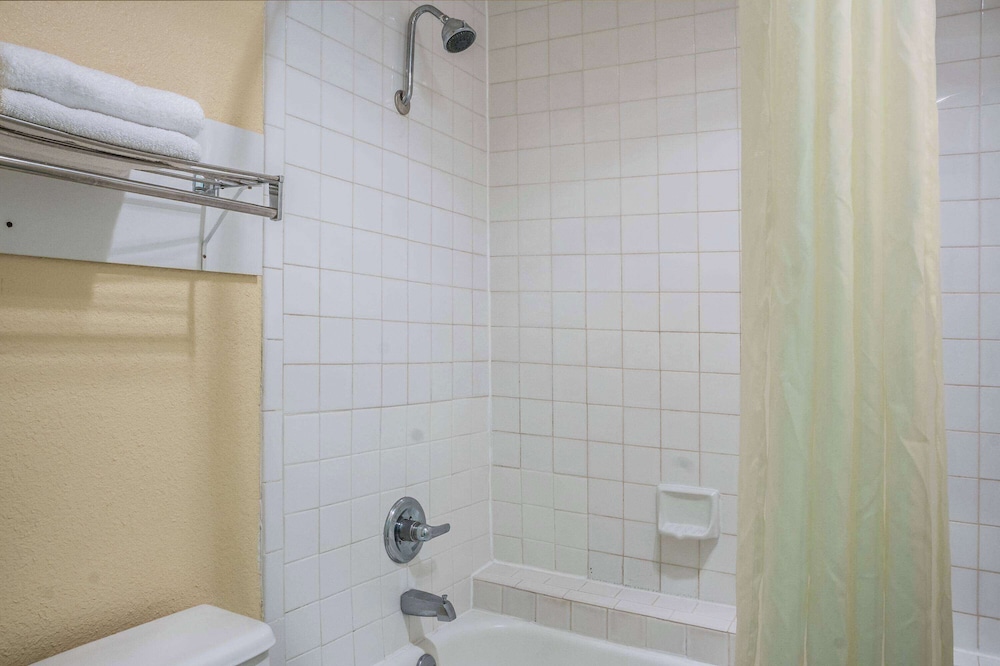 Super 8 by Wyndham San Marcos - photo 11