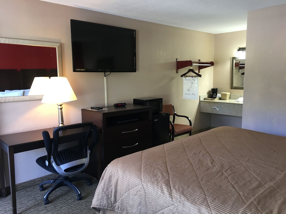 Pine Tree Inn - photo 5