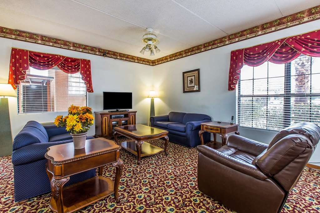 Econo Lodge Inn & Suites Albany North - photo 6