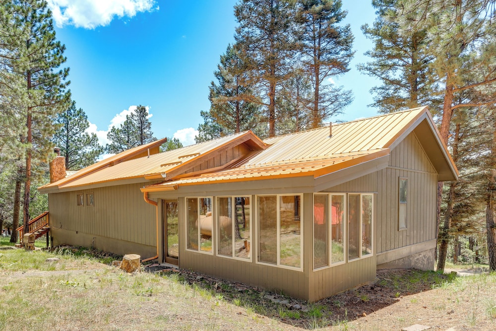 4 Mi to Angel Fire Resort: Retreat w Hot Tub - photo 27