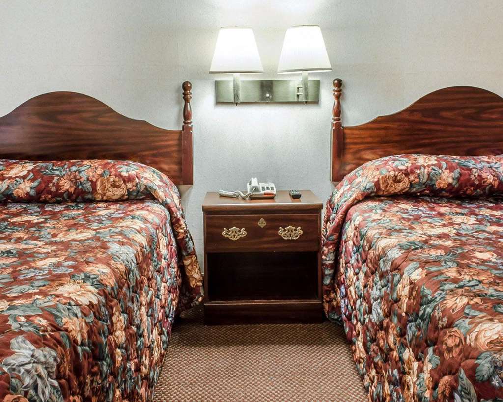 Econo Lodge Frackville pet-friendly hotel Frackville