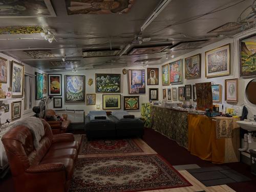 Brimarsbrú sleep inn art Gallery in Reykjanesbaer, Iceland