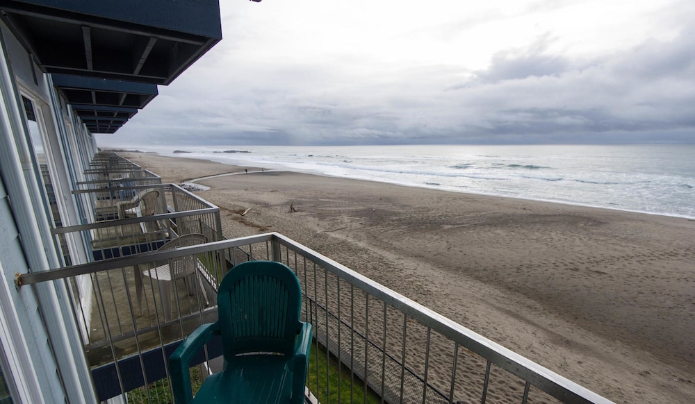 The Sandcastle Beachfront Hotel - photo 50