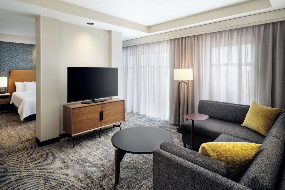 Embassy Suites Lincoln - photo 24