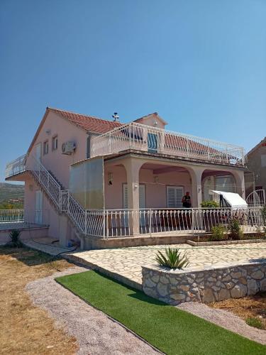 Vila Zagora — 4-Star Luxury Hotel in Drnis, Croatia