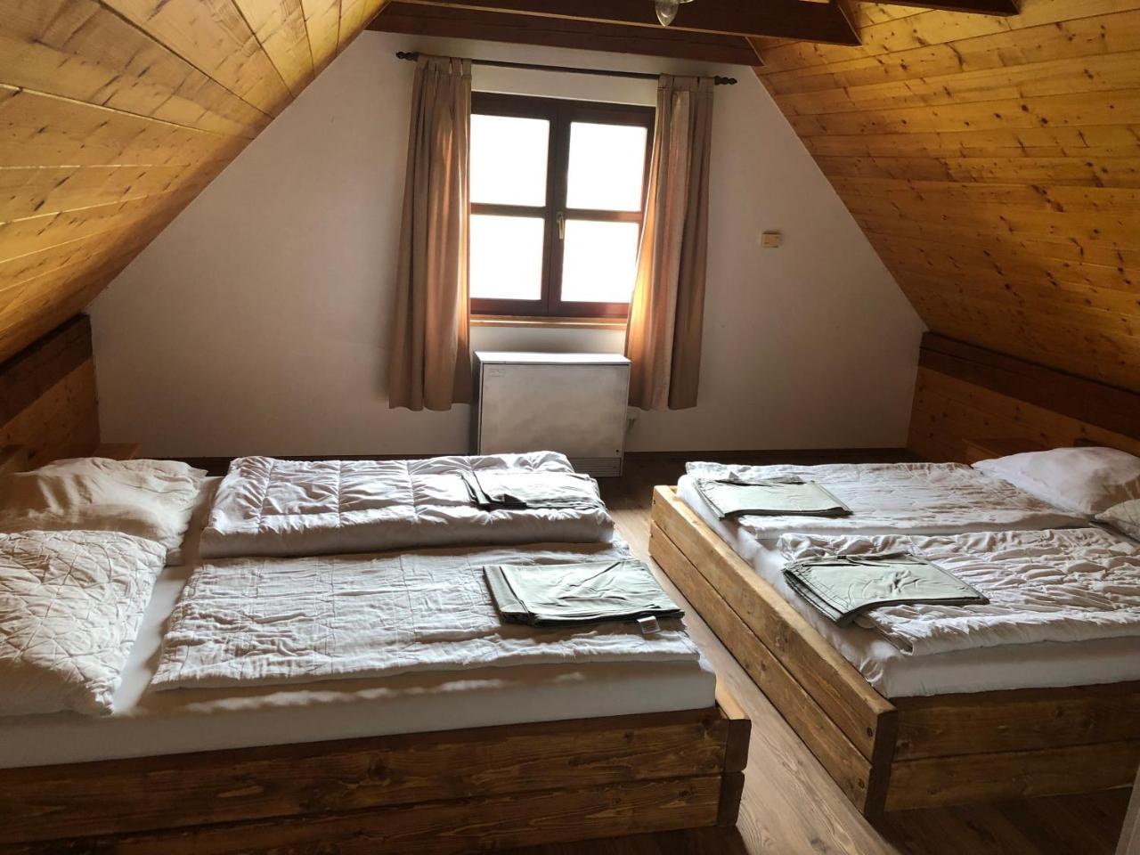 Chalupy v Podkrkonoší Chalupa Oto Chalupa Prade — hotel in Hostinne