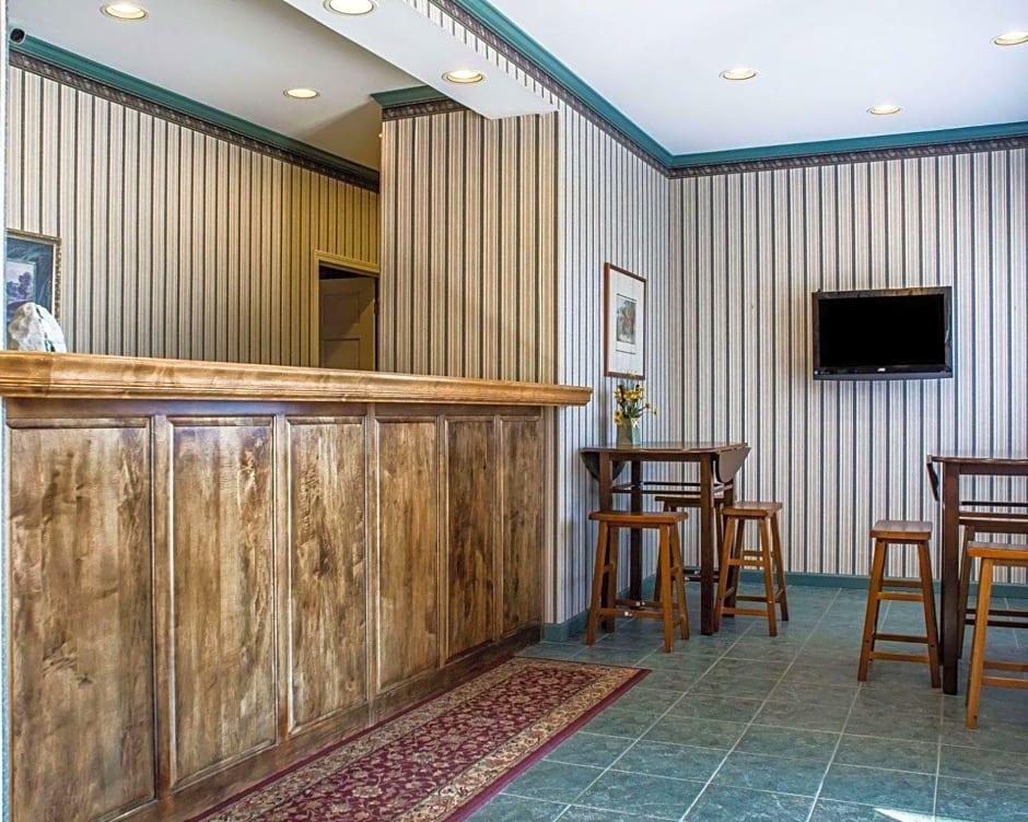 Rodeway Inn Marshall Manor - photo 21
