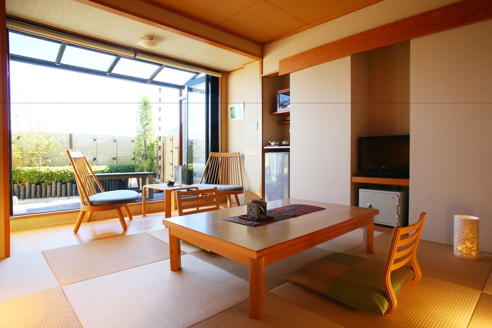 Gyominan Maruki Honkan - carbon neutral hotel in Kamogawa