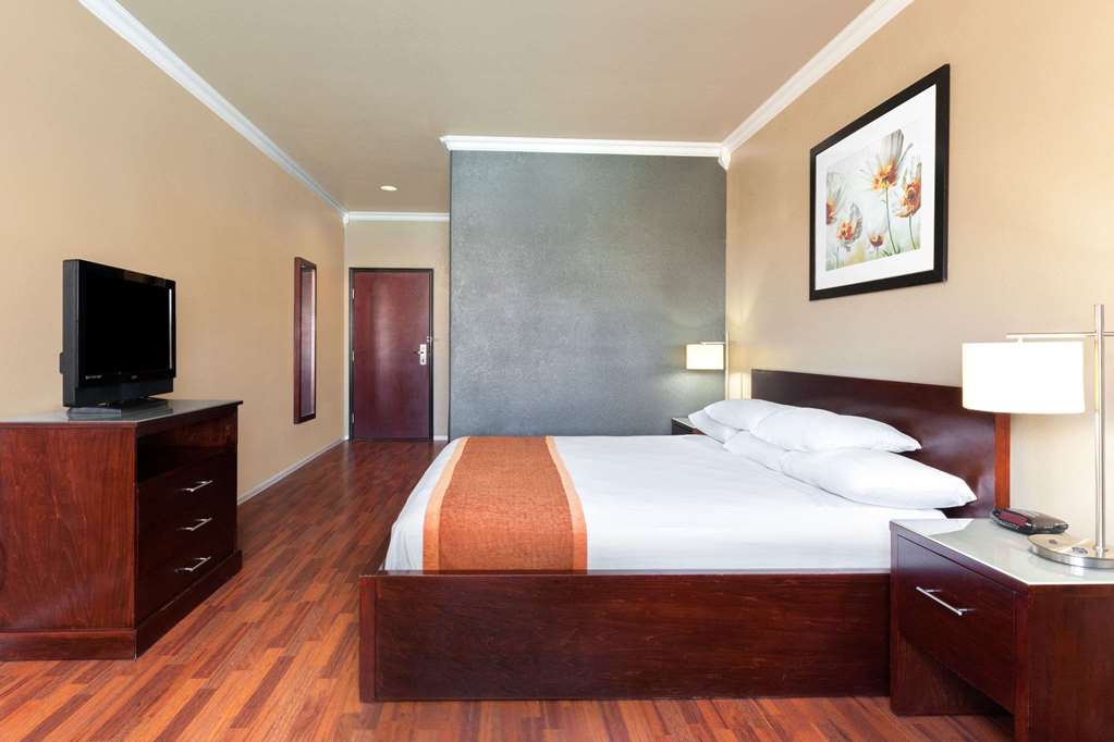 Lone Star Inn & Suites - photo 8