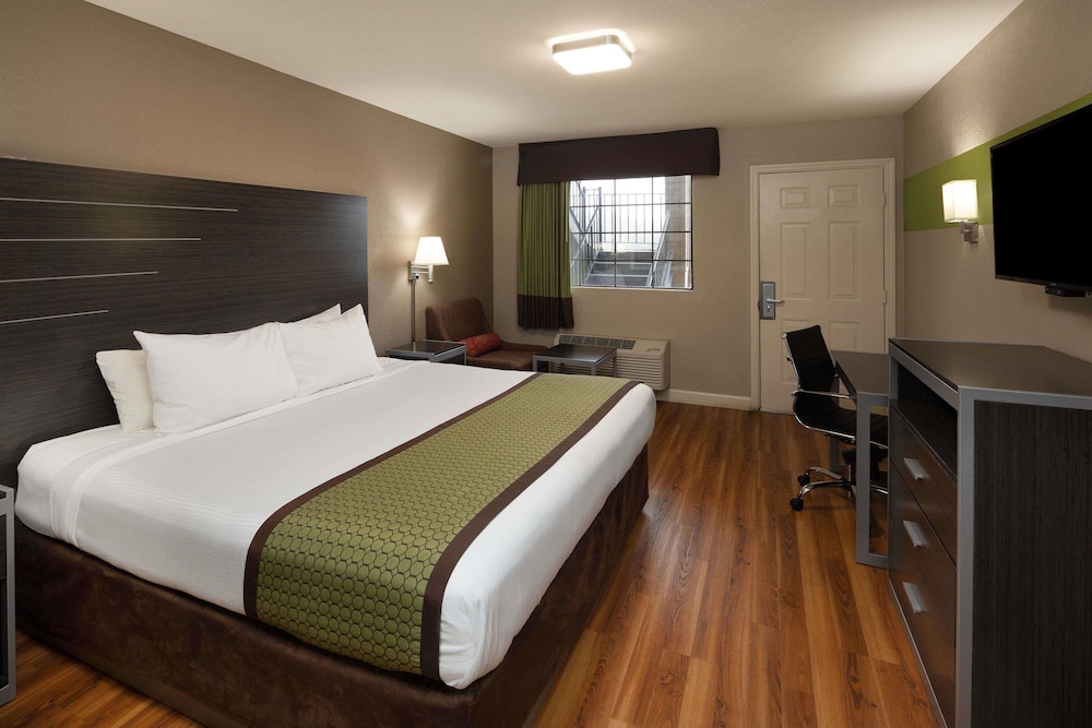 Clarion Pointe Athens I 65 - photo 18