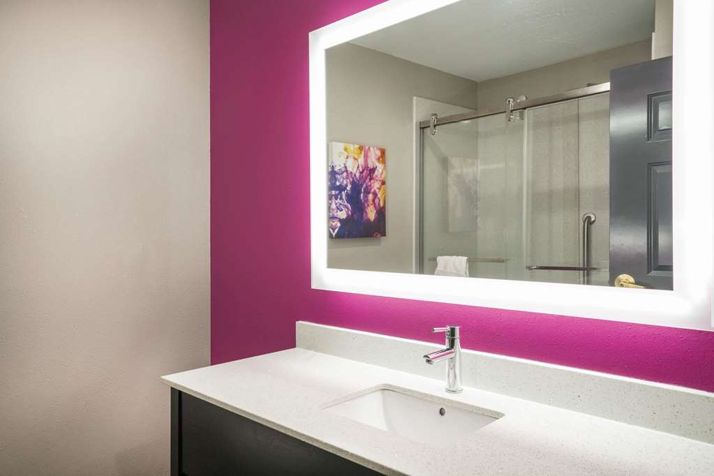 La Quinta Inn & Suites by Wyndham Chattanooga North Hixson - photo 14