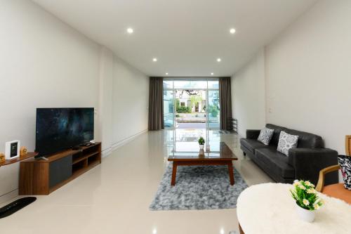 Calla House Hatyai for 18pax in Prime location 6 mins drive to Lee Grd — 4-Star Luxury Hotel in Hat Yai, Thailand