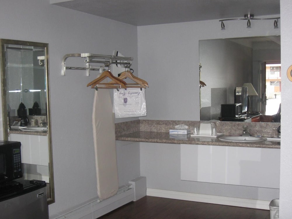 Santa Fe Inn Pueblo - photo 5