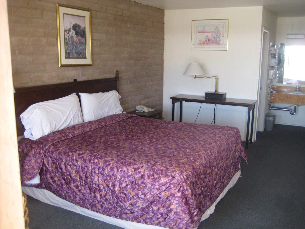 El Capitan Motel - photo 10
