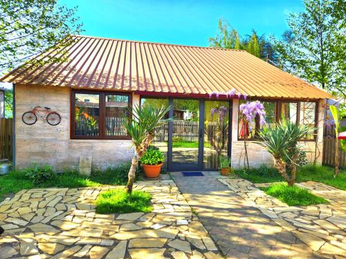 House & Yard Sesil XL 90m to beach — 4-Star Luxury Hotel in Urek'i, Georgia
