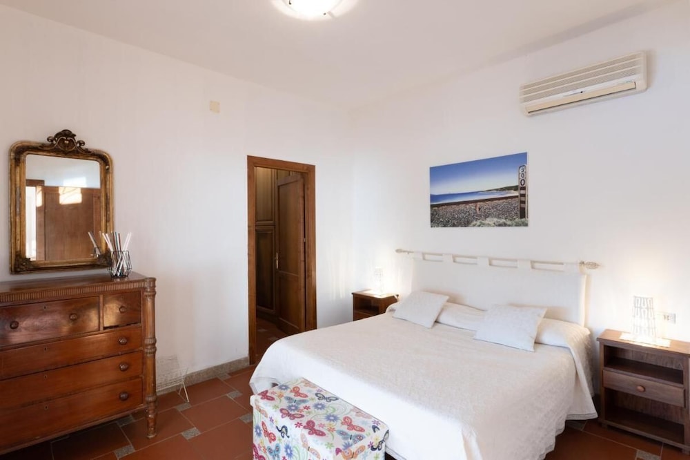 Chic Villa Antonina 2181 — 4-Star Luxury Hotel in Golfo Aranci, Italy