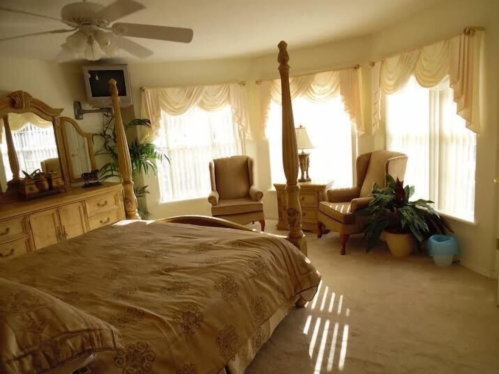 Ov4069 Vista Park 5 Bed 4 Baths Villa — 4-Star Luxury Hotel in Davenport, United States