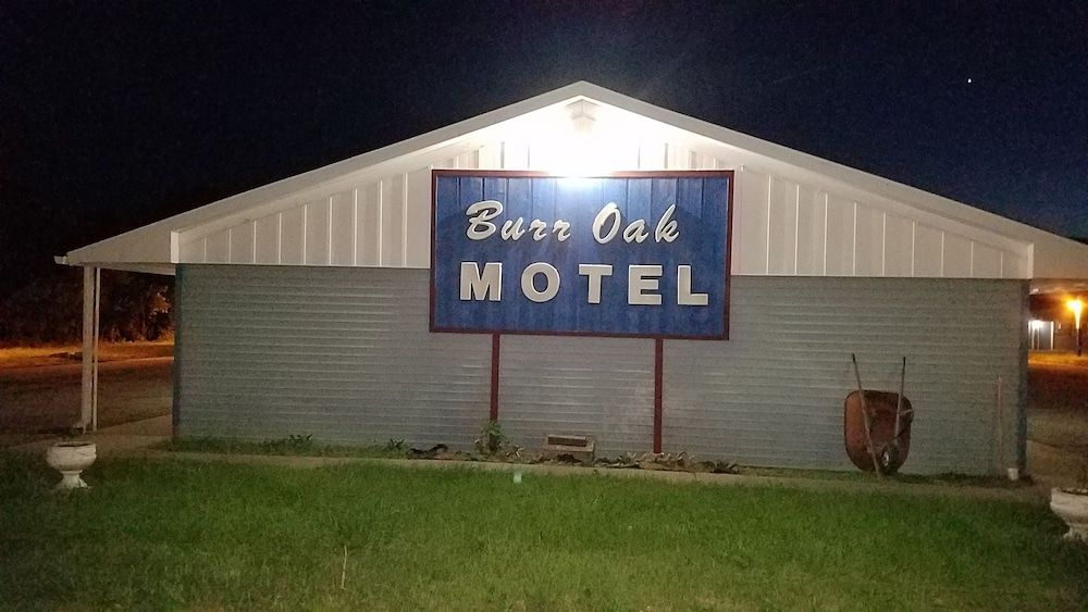 Burr Oak Motel - photo 21
