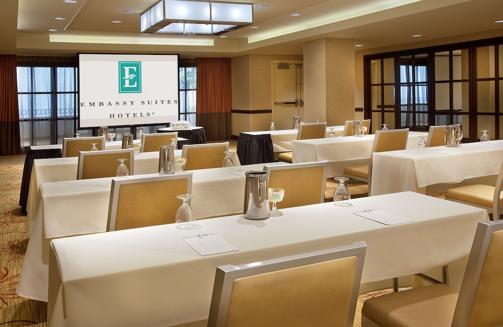 Embassy Suites by Hilton Washington DC Chevy Chase Pavilion - photo 47