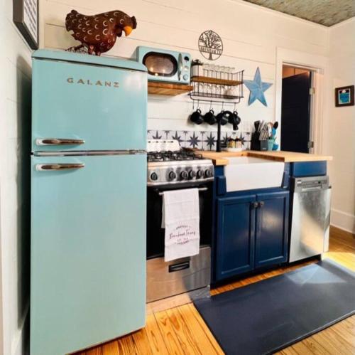 Book Haven 2BR by fairgrounds Blue Bell Creameries — hotel in Brenham