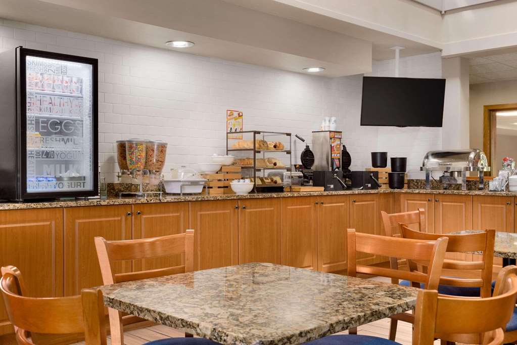 Country Inn & Suites by Radisson Mishawaka IN - photo 20