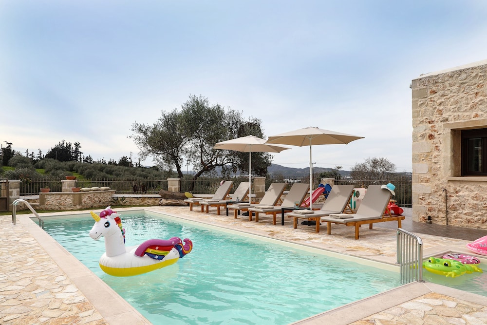 Heliopetra Lux Villa with private Pool — 4-Star Luxury Hotel in Chania, Greece