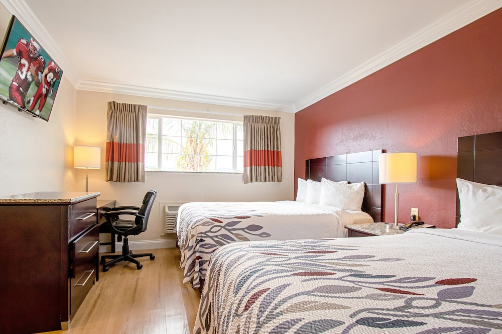 Red Roof Inn & Suites Monterey - photo 8