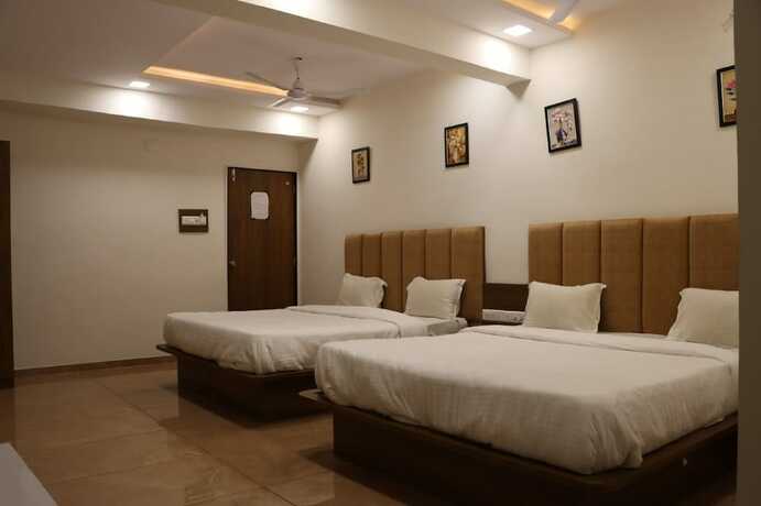 Hotel Legend — Modasa