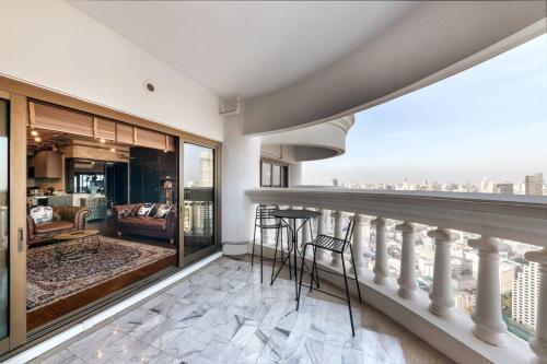 Central Bangkok Loft Style Skyline 100 sq.m. Apt — 4-Star Luxury Hotel in Bangkok, Thailand
