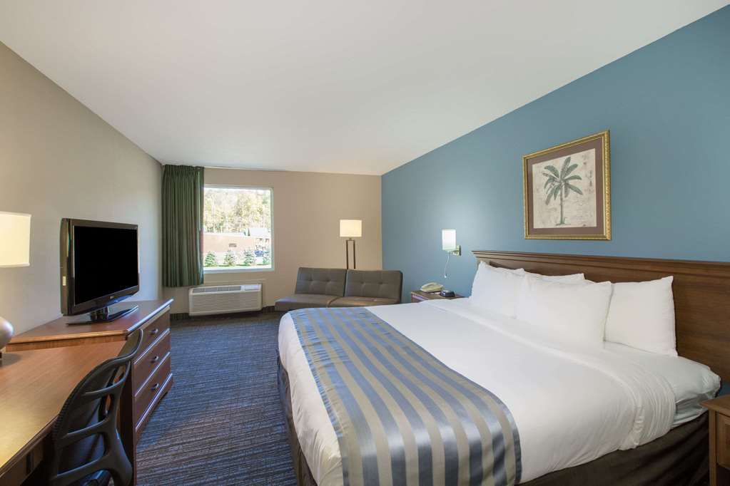 Baymont by Wyndham Bartonsville Poconos - photo 6