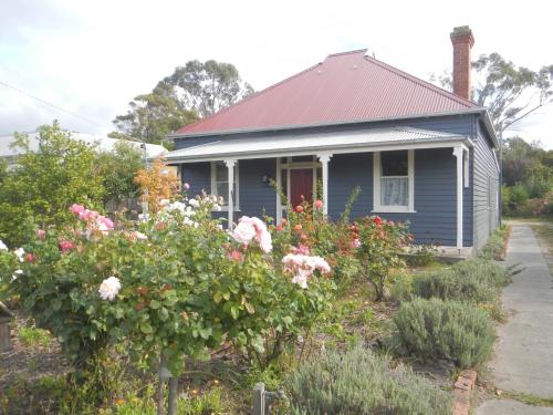 Yarram Cottage: Art And Accommodation — 4-Star Luxury Hotel in Yarram, Australia