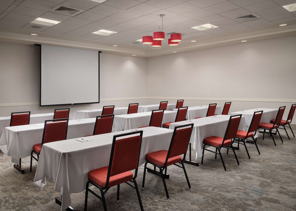 Hilton Garden Inn Ann Arbor - photo 33