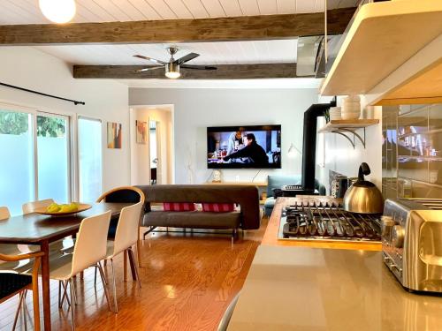 Remodeled spacious 2Bdr2Bath King beds backyard in San Jose, United States