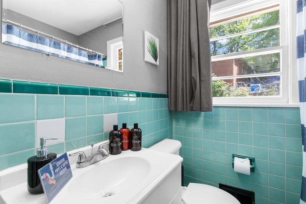 Beds on Broadmoor Two Units - photo 31