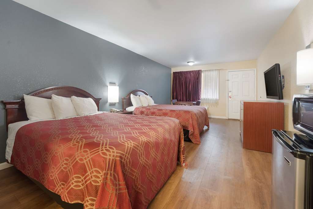 Econo Lodge Thomaston - photo 7