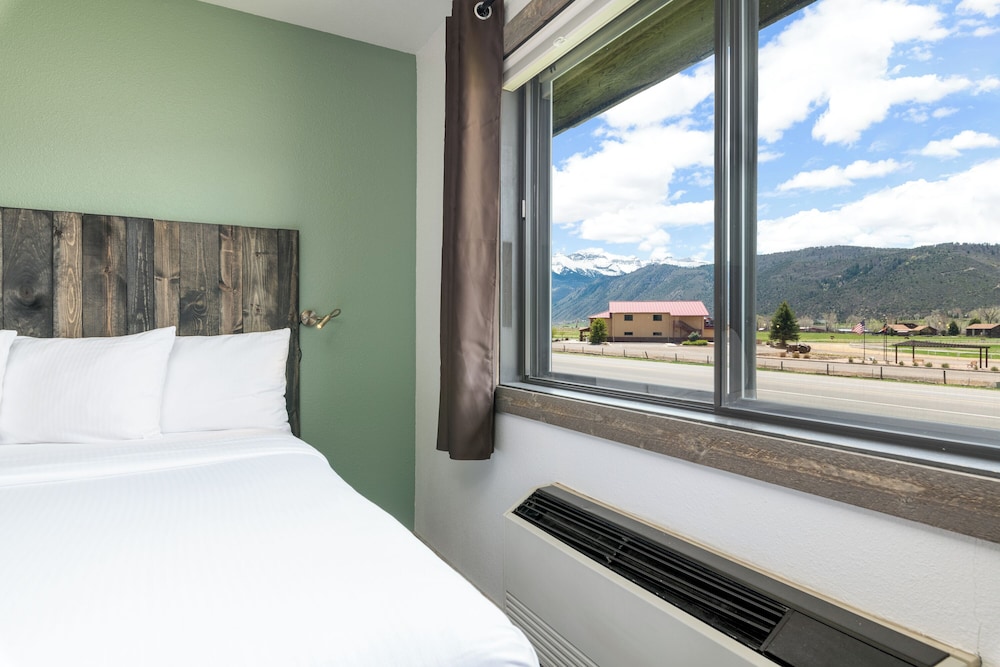 MTN Lodge Ridgway - photo 10