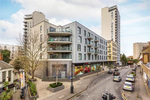 VIPAbodes at Woking Central — 4-Star Luxury Hotel in Woking, United Kingdom