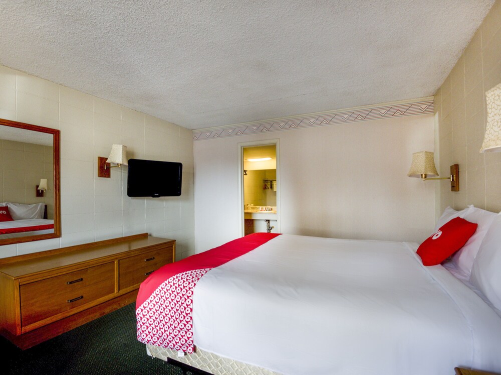OYO Hotel Mauldin SC South Main Street - photo 14