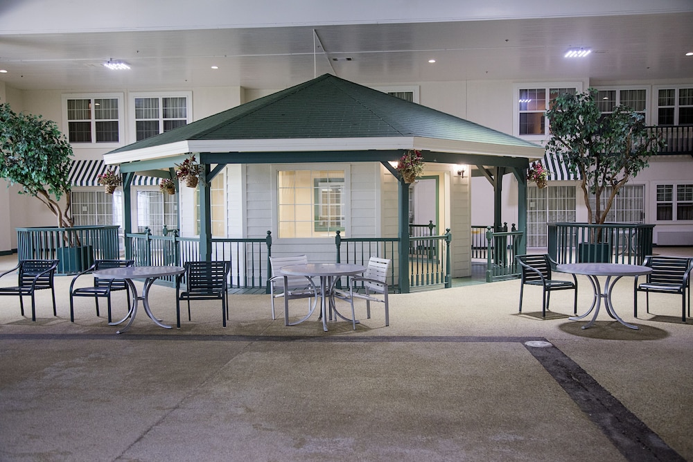 Grand Hinckley Inn - photo 13