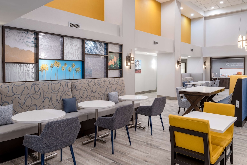 Hampton Inn & Suites Agoura Hills - photo 6