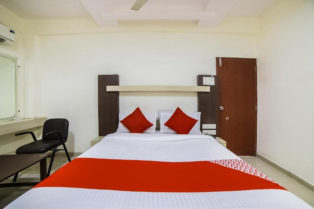 Seven Days Hotel And Restaurants by Oyo Rooms in Mundra, India